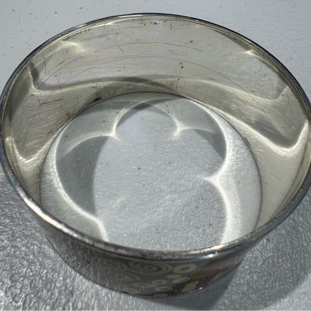 Metropolitan Museum of Art Silver Tone Artistic Tribal Design Bangle Bracelet - Picture 6 of 6